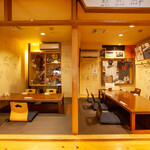 Robata Oosuke Honten - 2つの個室をつなげて大きいお部屋にすることもできます。