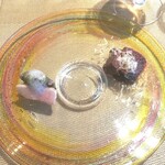 La Brianza - 氷見ブリのカルパッチョとサチトッピングのニタリクジラカルパッチョ、カルパッチョ2種盛り。サチは北海道のしあわせチーズ工房のチーズで幸(さち)という名前のハードチーズ、いつもとひと味違うおいしさ感謝☆