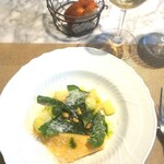 La Brianza - 何個かトッピングされている松の実がとてもいい歯触りと風味を加えていて、おいしさ何倍にもふくらんでいると思う。久しぶりのジェノベーゼ嬉しかったし、やっぱりブリアンツァのジェノベーゼ美味☆素材活きてるわ～