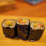 こい勢 - 赤貝ひもと胡瓜の巻物