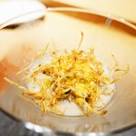 エノテカパージナ - ★牛蒡の冷製ポタージュとモン・サンミッシェル産ムール貝 　牛蒡のフリット添え