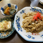栄家 - ソース味チャーハン・付け合わせ