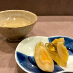 鮨処 多田 - 黄金皮蛋と蟹酒