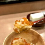鮨処 多田 - イクラ雲丹丼 混ぜ混ぜ後リフト