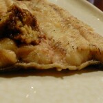 うなぎ 桜家 - ”白焼”の側面です。山葵が醤油に浸かってしまいました。