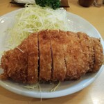 とんかつ燕楽 - 毎度の事ながら綺麗な仕上がりのロースカツ