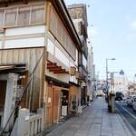 うなぎ 桜家 - 大勢の人が、訪れるのですが、お店のキャパシティーも大きいので、落ち着いたところです。ご馳走様でした。