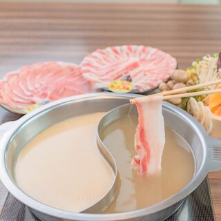 2種で楽しむ♪沖縄県産あぐー極上スープ！