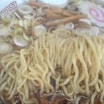 Hana Ya Ramen - 中太縮れ麺は製麺所の…かな？