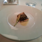 キュイジーヌ[s] ミッシェル・トロワグロ - 天然スズキのラケ　野菜のブリュノワーズ