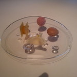 キュイジーヌ[s] ミッシェル・トロワグロ - 小菓子いろいろ