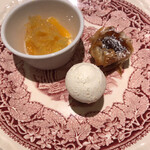 マッシュルーム - プティフール(紅マドンナと白キクラゲのジュレ、タタン風フィロ包み、シャンピニオンガナッシュ)