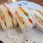 カフェ・バール こうべっこ - 料理写真:フルーツサンドと白アスパラ