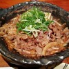 旬家 和しん - すき鍋。割り下？ダシ？で煮られた牛肉の色がキレイ。黒毛和牛っぽい色合いです。