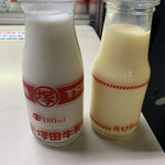 パンと牛乳の店 ミルクスタンド - 左が塚田牛乳 あずきヨーグルト
