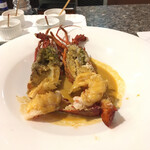 六角堂 - 伊勢海老のバター焼き、赤座海老のビスク仕立て。一人一匹の提供です。