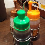 CoCo壱番屋 - サラダドレッシングは
オリジナルドレッシング(和風)
ノンオイルドレッシング
ごまドレッシング
の3種