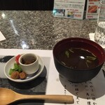 六角堂 - 味噌汁と香物