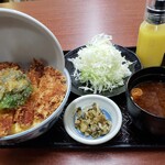 Katsudon Wakaba -     チキンカツ玉丼 中  950円