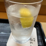 祇園ゆやま - 麦焼酎ソーダ割りにレモン追加