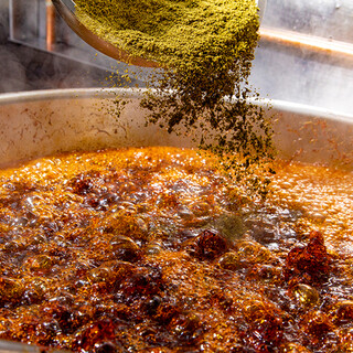 醬はスパイスから作ります。