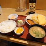 天神橋2丁目食堂 - こちらは塩鮭と玉子焼き定食