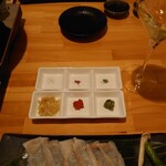 ふぐ利俊 - 炙りふぐ～薬味６種