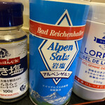 とんかつ 力亭 - 塩三種　私はアルペンザルツが好みでした。