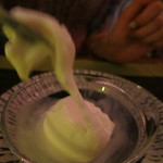 トルコ料理 ドルジャマフセン - 定番のアイス。初めて食べた。アイスというより山芋みたい。