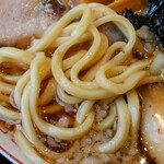 燕三条 中華そば 鬼にぼ - 中華そばチャーシューの麺 ツルツルもちもちの太麺