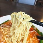 Shouryuu Koubou - 麺はストレート麺。旨辛スープがまとわりついて美味しい♪
                      こちらのお店では麺類が他のお店の1.2〜1.5倍の量。お得です。