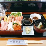 Shinsen Gumi - お吸い物にも魚が入り旨味たっぷり