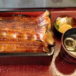 Unagi Kappou Uyagawa - うな重には肝吸い、お新香付き、肝吸いの肝は大ぶりで食べ応えあった。