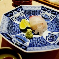 新ばし 星野 - 明石の鯛のお造りは通年。一番良いものをお出し下さいます。