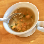 ボン・カフェー - コンソメスープにも刻まれた野菜
