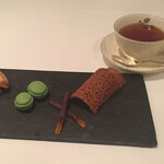 ヴァンサンク・ブランシュ - 小菓子・紅茶