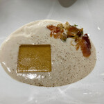 リョウリヤ ステファン パンテル - 頭芋のスープ きのこのソテー 生のへしこの身と骨出汁のゼリー