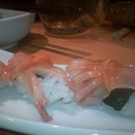 Okamoto Shikino Aji - 貝殻から取り出したばかりの赤貝のお寿司