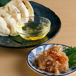 Makigushi To Warai No Omise Mugen - 人気の酒のあて　梅水晶と自家製いぶりがっこチーズ