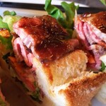 LIV’e - バンズの外カリ中フワフワ感