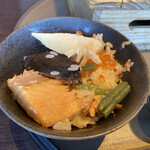 旬のお料理・釜飯 いちえ - 盛り付け。鮭が大きい！