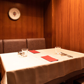 ビル4階！シックで落ち着いた空間は、記念日やご接待にも◎