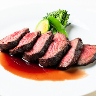 Recommended is the ``Luxury Italian Cuisine Course'' where you can enjoy exquisite dishes.