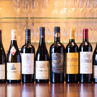 [Sommelier carefully selected] We offer high-quality wines from all over the world.