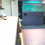 カウンター席＆いけす