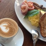 bills - 2012/08 フルオージーブレックファースト  w/ ガーリックマッシュルーム、ベーコン、ローストトマト、チポラータ、トースト 1800円 