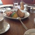 bills - 2012/08 フルオージーブレックファースト  w/ ガーリックマッシュルーム、ベーコン、ローストトマト、チポラータ、トースト 1800円 