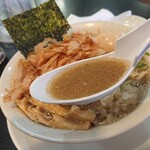まぐちゃんラーメン - ゆず、花かつおラーメン (醤油) スープアップ
