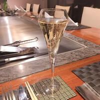 鉄板焼き 表参道 - 乾杯スパークリング