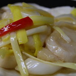 Stir-fried yellow chives and raw scallops